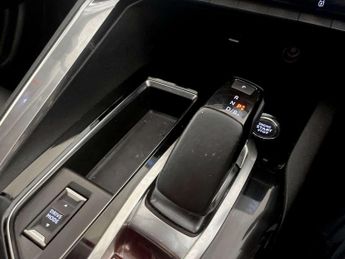 Peugeot 3008 1.6 13.2kWh Allure Premium + SUV 5dr Petrol Plug-in Hybrid e-EAT