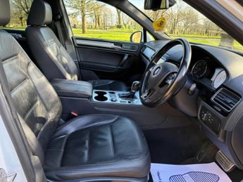 Volkswagen Touareg 3.0 TDI V6 BlueMotion Tech R-Line Tiptronic 4WD Euro 6 (s/s) 5dr