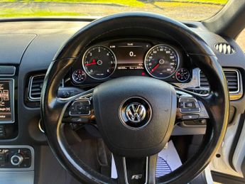 Volkswagen Touareg 3.0 TDI V6 BlueMotion Tech R-Line Tiptronic 4WD Euro 6 (s/s) 5dr