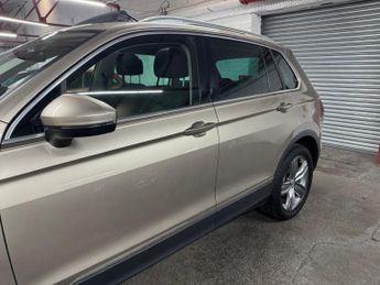 Volkswagen Tiguan 2.0 TSI BlueMotion Tech SEL DSG 4Motion Euro 6 (s/s) 5dr