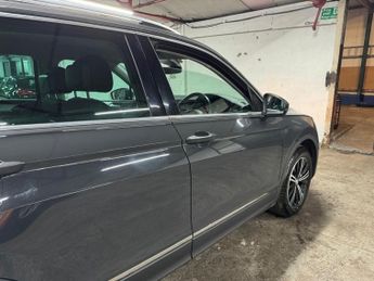 Volkswagen Tiguan 2.0 TDI SE Navigation DSG 4Motion Euro 6 (s/s) 5dr