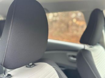 Toyota Yaris 1.5 VVT-h Icon Tech E-CVT Euro 6 (s/s) 5dr