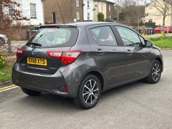 Toyota Yaris 1.5 VVT-h Icon Tech E-CVT Euro 6 (s/s) 5dr