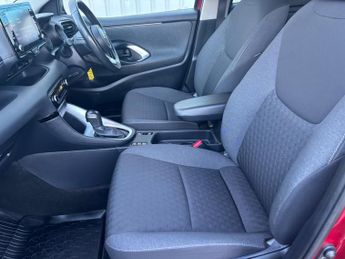 Toyota Yaris 1.5 VVT-h Design E-CVT Euro 6 (s/s) 5dr