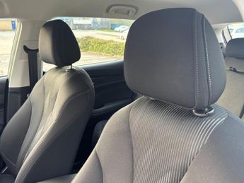 MG MG5 61.1kWh SE Long Range Auto 5dr