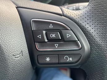 MG MG5 61.1kWh SE Long Range Auto 5dr