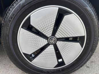 MG MG5 61.1kWh SE Long Range Auto 5dr