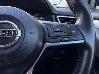 Nissan Qashqai 1.6 dCi N-Connecta XTRON Euro 6 (s/s) 5dr