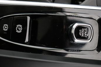 Volvo XC60 2.0 B4 MHEV Momentum Auto AWD Euro 6 (s/s) 5dr