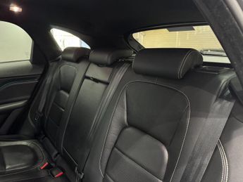 Jaguar F-PACE 2.0 D240 R-Sport Auto AWD Euro 6 (s/s) 5dr