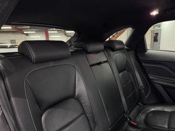 Jaguar F-PACE 2.0 D240 R-Sport Auto AWD Euro 6 (s/s) 5dr