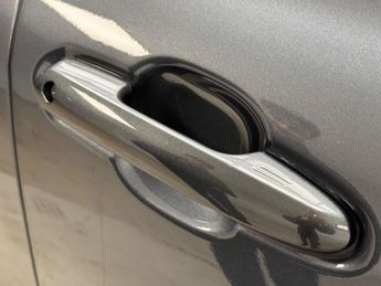 Toyota Highlander 2.5 VVT-h Excel Premium SUV 5dr Petrol Hybrid CVT 4WD Euro 6 (s/