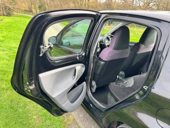 Toyota AYGO 1.0 VVT-i Black Euro 4 5dr (AC)