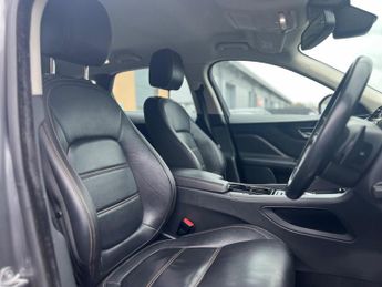 Jaguar F-PACE 2.0 D180 Prestige Auto AWD Euro 6 (s/s) 5dr