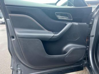 Jaguar F-PACE 2.0 D180 Prestige Auto AWD Euro 6 (s/s) 5dr