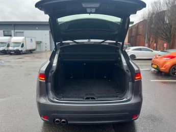 Jaguar F-PACE 2.0 D180 Prestige Auto AWD Euro 6 (s/s) 5dr