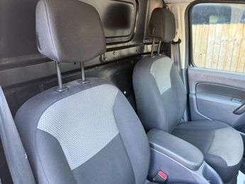 Renault Kangoo ZE ML20 33kWh Business+ Auto MWB 4dr (i)