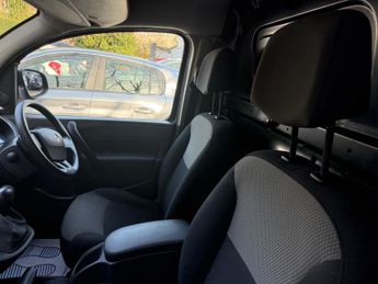 Renault Kangoo ZE ML20 33kWh Business+ Auto MWB 4dr (i)