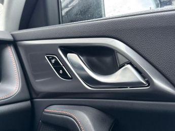 MG MG HS 1.5 T-GDI 24.7kWh Trophy Auto Euro 6 (s/s) 5dr