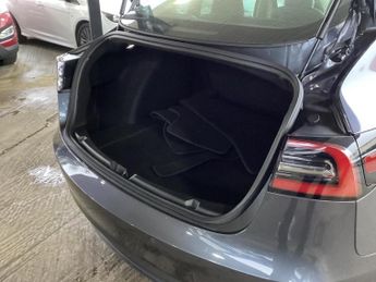 Tesla Model 3 Standard Range Plus Auto RWD 4dr