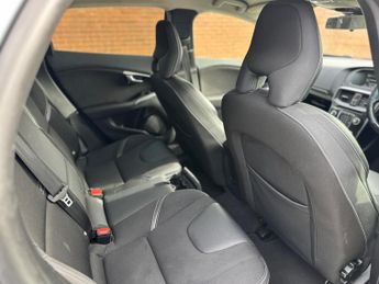 Volvo V40 1.5 T2 Momentum Auto Euro 6 (s/s) 5dr
