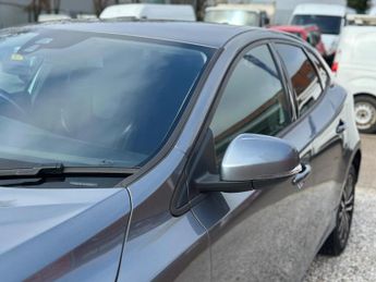 Volvo V40 1.5 T2 Momentum Auto Euro 6 (s/s) 5dr