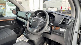 Toyota PROACE Verso 2.0D Family Compact MPV SWB Euro 6 (s/s) 5dr (8 Seat)