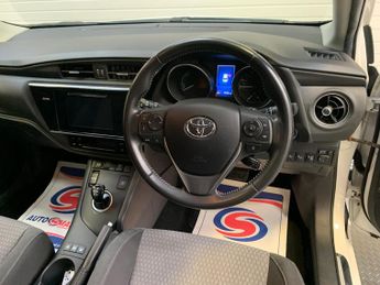 Toyota Auris 1.8 VVT-h Design CVT Euro 6 (s/s) 5dr