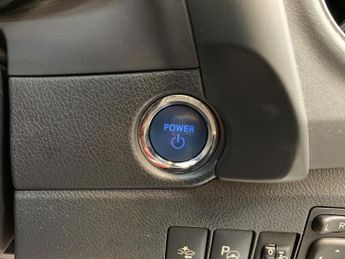 Toyota Auris 1.8 VVT-h Design CVT Euro 6 (s/s) 5dr