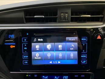 Toyota Auris 1.8 VVT-h Design CVT Euro 6 (s/s) 5dr