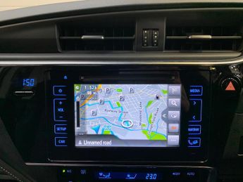 Toyota Auris 1.8 VVT-h Design CVT Euro 6 (s/s) 5dr