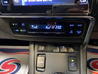 Toyota Auris 1.8 VVT-h Design CVT Euro 6 (s/s) 5dr