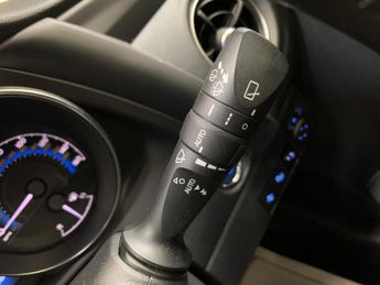 Toyota Auris 1.8 VVT-h Design CVT Euro 6 (s/s) 5dr