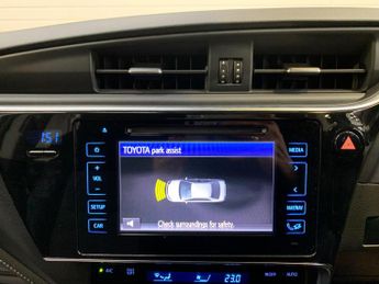 Toyota Auris 1.8 VVT-h Design CVT Euro 6 (s/s) 5dr
