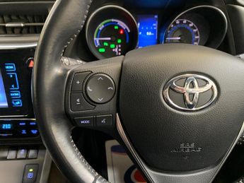 Toyota Auris 1.8 VVT-h Design CVT Euro 6 (s/s) 5dr