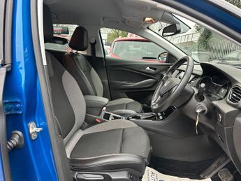 Vauxhall Grandland X 1.2 Turbo SRi Nav Auto Euro 6 (s/s) 5dr