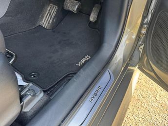 Toyota Yaris 1.5 VVT-h Design E-CVT Euro 6 (s/s) 5dr