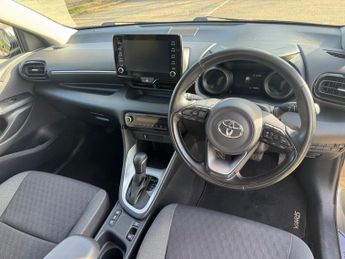 Toyota Yaris 1.5 VVT-h Design E-CVT Euro 6 (s/s) 5dr