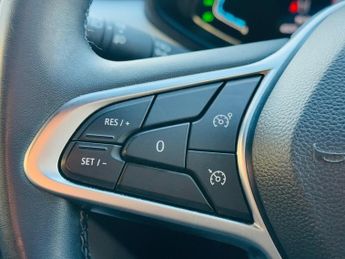 Renault Clio 1.6 E-TECH Techno Auto Euro 6 (s/s) 5dr