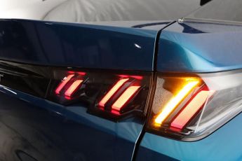 Peugeot E-3008 73kWh Allure Auto 5dr