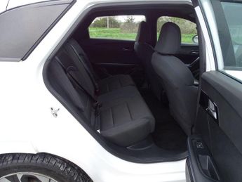 MG MG4 64kWh SE Long Range Auto 5dr