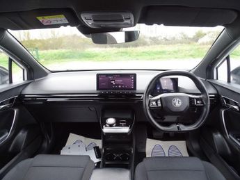 MG MG4 64kWh SE Long Range Auto 5dr