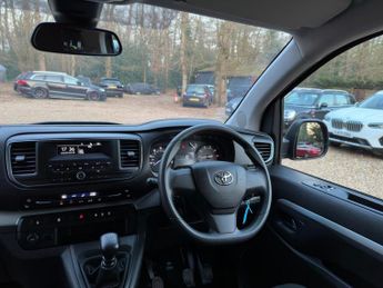 Toyota PROACE Verso 2.0D Shuttle Medium MPV MWB Euro 6 (s/s) 5dr (9 Seat)