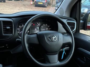 Toyota PROACE Verso 2.0D Shuttle Medium MPV MWB Euro 6 (s/s) 5dr (9 Seat)