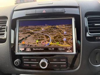 Volkswagen Touareg 3.0 TDI V6 BlueMotion Tech R-Line Tiptronic 4WD Euro 5 (s/s) 5dr