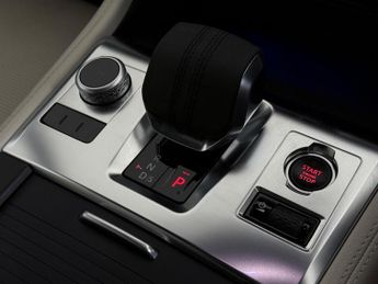 Jaguar F-PACE 2.0 P400e 17.1kWh R-Dynamic SE Auto AWD Euro 6 (s/s) 5dr