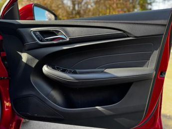 MG MG5 61.1kWh Exclusive Long Range Auto 5dr