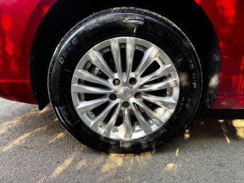 MG MG5 61.1kWh Exclusive Long Range Auto 5dr