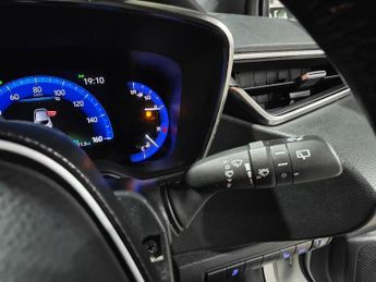 Toyota Corolla 1.8 VVT-h Icon Tech CVT Euro 6 (s/s) 5dr