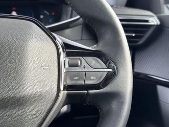 Peugeot E-2008 50kWh Allure Premium Auto 5dr (7kW Charger)
